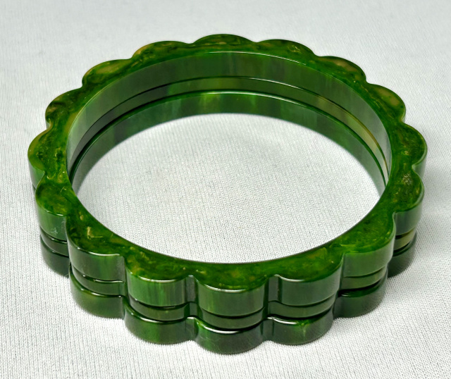 BB7 marbled spinach bakelite daisy spacer bangles
